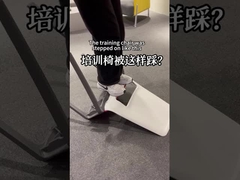 كرسي مكتب مناسب قابل للتراص مع وسائد ناعمة وتصميم صغير