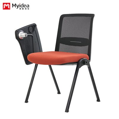 غرفة اجتماعات المكتب، غرفة تدريب، كرسي بلاستيكي مع طاولة صغيرة ولوح، وصلة مشبك
